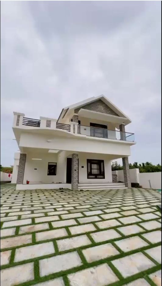 Stunning 2,800 Sq Ft House in Pathanapuram