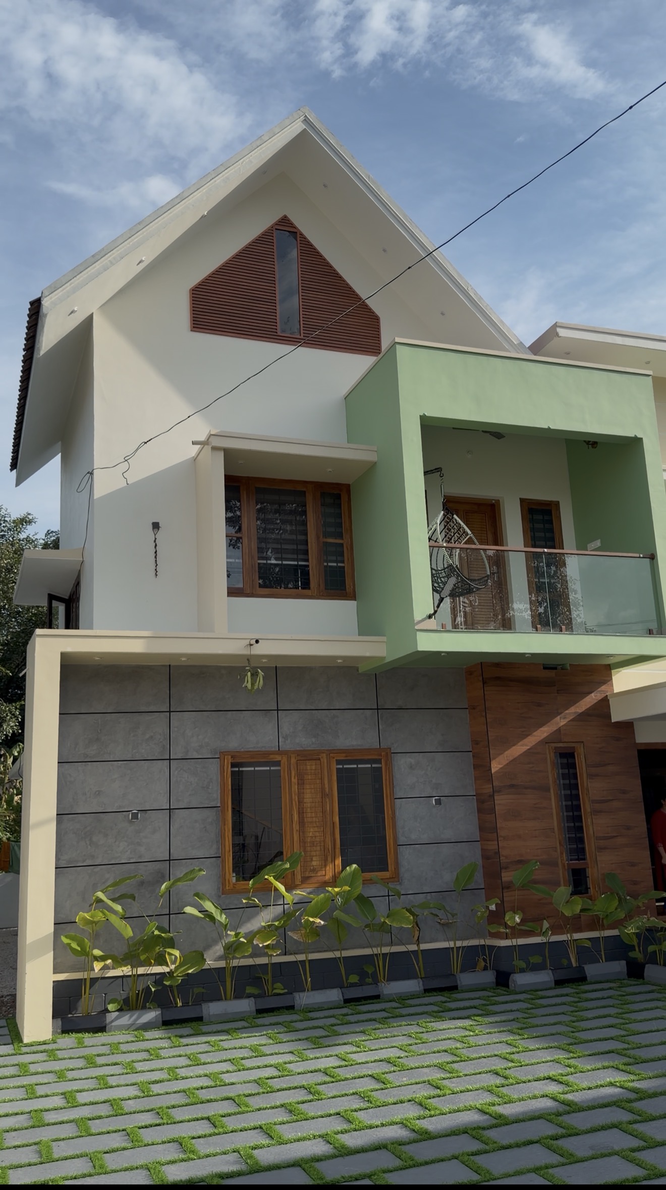 A Beautiful 1,950 Sq Ft Home in Pandalam